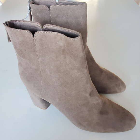 Women's Faux Suede Boots - Old Navy Size 9 NWT - Picture 2 of 6